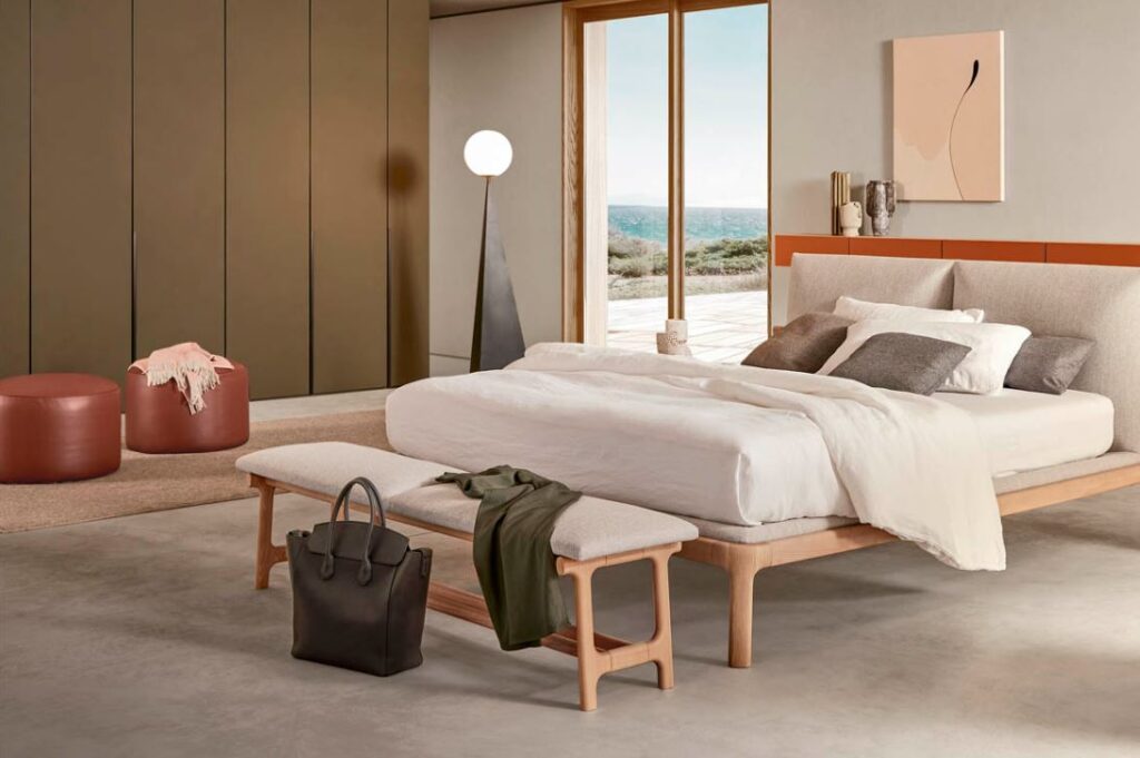 Camera da letto con arredi coordinati