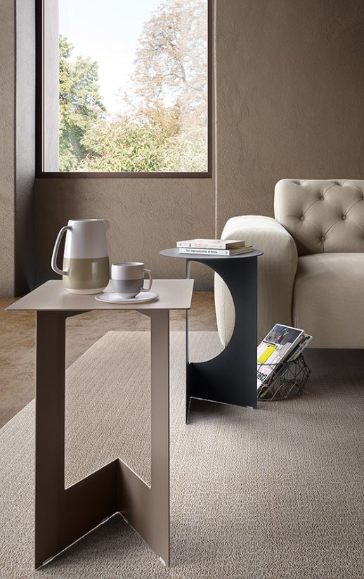 Seduta moderna con rivestimento chiaro