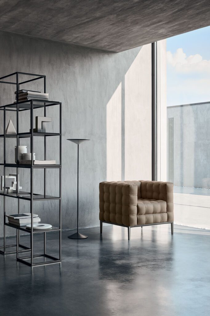 Seduta imbottita inserita in ambiente di design